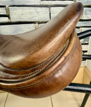 Load image into Gallery viewer, 17 1/2” Wide Paramount Monoflap Jump Saddle - Brown