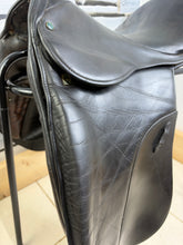 Load image into Gallery viewer, 18” 29.5/MW Stubben Romanus Show/Working Hunter Saddle - Brown