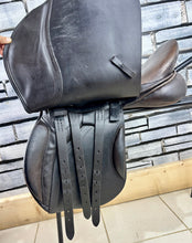 Load image into Gallery viewer, 16 1/2” MW Minster English Saddlery GP Saddle - Brown