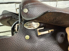 Load image into Gallery viewer, 16 1/2” Global Saddlery English 1 1/4 St/8kg Weighted Racing Saddle - Brown