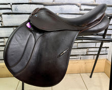 Load image into Gallery viewer, 17 1/2” 30/MW Stubben Roxanne GP/Jump Saddle -Brown- Diamonte &amp; Patent Trim 2025