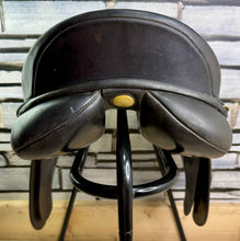 Load image into Gallery viewer, 17 1/2” Medium/Changeable Gullet Bates Caprilli GP Saddle - Black