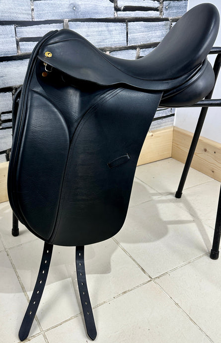 17” MW Excelle Dressage Saddle - Black