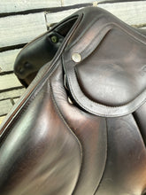 Load image into Gallery viewer, 17” +1.5 (MW) Amerigo Vega Monoflap Jump Saddle - Brown