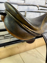 Load image into Gallery viewer, 17 1/2” 30.5/MW Stubben Parzival WH Saddle -Brown- Show Hack/ROR
