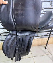Load image into Gallery viewer, 17 1/2” MW English GP/Jump Saddle - Black