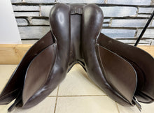 Load image into Gallery viewer, 17” Wide Crown/Ideal 1350 GP Saddle - Brown - Big Blocks - English Leather