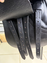 Load image into Gallery viewer, 16 1/2” XXW Geoffrey Gibson English Cob GP Saddle - Black