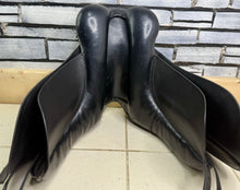 Load image into Gallery viewer, 17” Medium Albion Style Dressage Saddle - Black