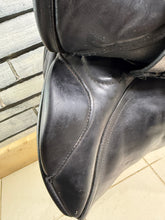 Load image into Gallery viewer, 16 1/2 - 17” MN Bespoke Classic Jump Saddle - Black -High Wither- TB/ROR - Big Blocks