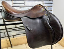 Load image into Gallery viewer, 17 1/2” Medium Black Country Wexford Jump Saddle - Brown