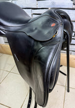 Load image into Gallery viewer, 17 1/2” Wide-XW/Changeable Gullet Kent &amp; Masters Dressage Saddle - Black