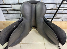 Load image into Gallery viewer, 17” Wide-XW/Changeable Gullet Thorowgood Cob GP Saddle-Black