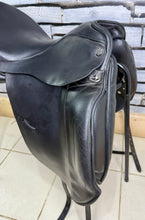 Load image into Gallery viewer, 17 1/2” MN Albion Ultima Dressage Saddle - Black