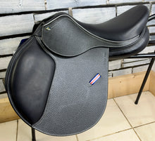 Load image into Gallery viewer, 15” - 15 1/2” MW Whitaker Junior Pro Jump Saddle - Black - Full Leather - Heat Adjustable