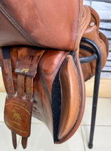 Load image into Gallery viewer, 17 1/2” XW-XXW Frank Baines Balance Zenith Jump Saddle - Tan