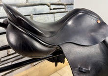 Load image into Gallery viewer, 17 1/2” MW Albion K2 Jump Saddle - Black
