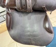Load image into Gallery viewer, 17” MW Heritage Close Contact Jump Saddle - Brown
