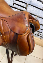 Load image into Gallery viewer, 17” Wide Butet Monoflap Cross Country Jump Saddle - Brown/Tan