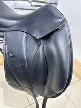 Load image into Gallery viewer, 17” MW Voltaire Adelaide Monoflap Dressage Saddle - Black