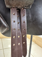 Load image into Gallery viewer, 17 1/2” MW Bruno Del Grange Close Contact Jump Saddle - Brown