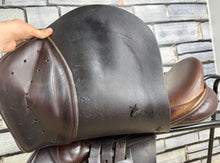 Load image into Gallery viewer, 17 1/2” Wide R&amp;R Ideal Event/Grandee Saddle - Brown