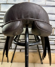 Load image into Gallery viewer, 17 1/2” XW English VSD/GP/WH Saddle - Brown