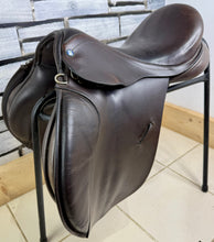 Load image into Gallery viewer, 17 1/2” Wide Barnsby GP Saddle - Brown