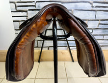 Load image into Gallery viewer, 17” Wide Palaton Derby House Show Ring Mark II Working Hunter Saddle - Brown