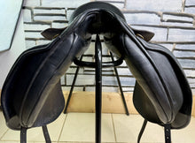 Load image into Gallery viewer, 18” MW Ideal Suzannah Printed Leather Dressage Saddle -Black