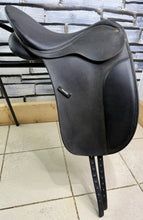 Load image into Gallery viewer, 17” M/Changeable Gullet Wintec Dressage Saddle - Black