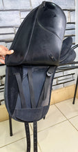 Load image into Gallery viewer, 16” MW/Changeable Gullet Wintec Isabell Werth Dressage Saddle - Black