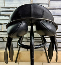 Load image into Gallery viewer, 16 1/2” XXW Geoffrey Gibson English Cob GP Saddle - Black