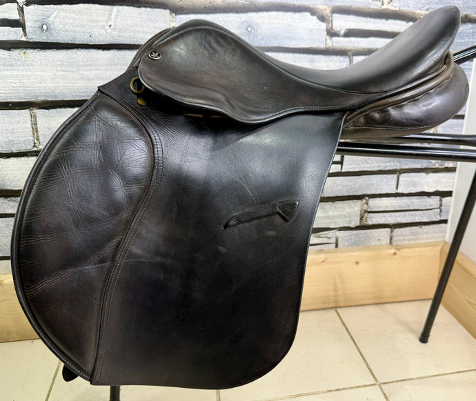 17” Wide Jeffries Falcon Hawk Event Saddle - Black
