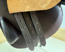 Load image into Gallery viewer, 17” MW Amerigo Vega Jump Saddle - Brown