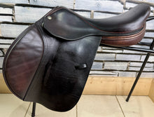 Load image into Gallery viewer, 17 1/2” MW Frank Baines Elan Close Contact Jump Saddle - Brown