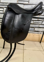 Load image into Gallery viewer, 17” Wide Ideal/Martin Wilkinson Suzannah Dressage Saddle - Black