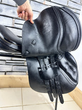 Load image into Gallery viewer, 17” Medium Black Country Jump Saddle - Black