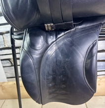 Load image into Gallery viewer, 16” Wide M&amp;J Saddlery English GP Pony Saddle - Black