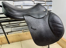 Load image into Gallery viewer, 17 1/2” MW Harry Dabbs Jaguar Jump Saddle - Black