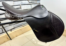 Load image into Gallery viewer, 17” Medium County Extreme Lightweight Jump/XC Saddle - Brown
