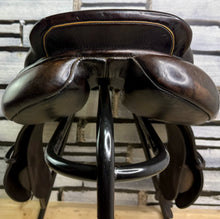 Load image into Gallery viewer, 17 1/2” MW Albion Kontrol Ultima Forward Flap Jump Saddle - Brown