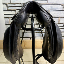 Load image into Gallery viewer, 17” Medium County Saddlery Fusion Dressage Saddle - Black