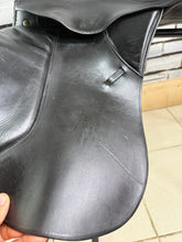 Load image into Gallery viewer, 17” Medium Kieffer Wien DL Dressage Saddle - Black