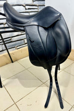 Load image into Gallery viewer, 17” MW Voltaire Adelaide Monoflap Dressage Saddle - Black