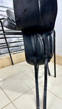Load image into Gallery viewer, 17” MN Albion SL Dressage Saddle - Black