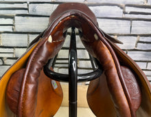 Load image into Gallery viewer, 17 1/2” B (Medium) Stubben Siegfried II Jump Saddle - Tan