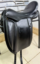 Load image into Gallery viewer, 17 1/2” Medium Heritage Yin-Yang Dressage Saddle - Black