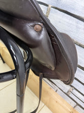Load image into Gallery viewer, 16 1/2” MW Harry Dabbs Future Monoflap Jump Saddle - Shoulder Free - Brown