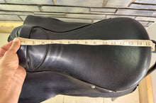 Load image into Gallery viewer, 17” Wide Free &amp; Easy Endurance/Floating Panel Saddle - Black